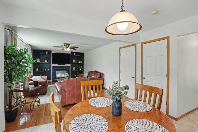 2405 E Luster Lane, Des Moines, IA 50320