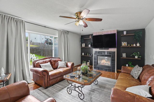 2405 E Luster Lane, Des Moines, IA 50320