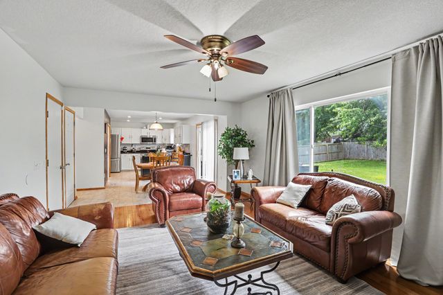 2405 E Luster Lane, Des Moines, IA 50320