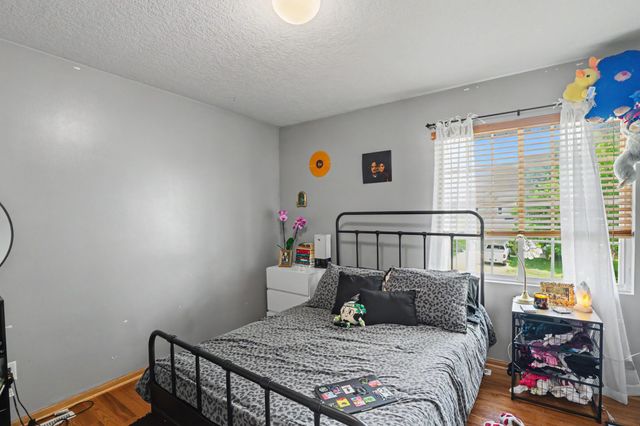 2405 E Luster Lane, Des Moines, IA 50320