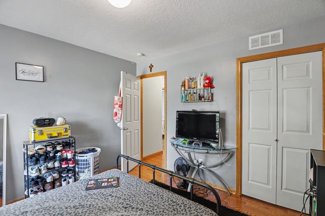 2405 E Luster Lane, Des Moines, IA 50320