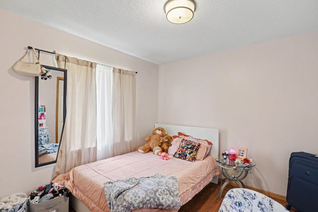 2405 E Luster Lane, Des Moines, IA 50320