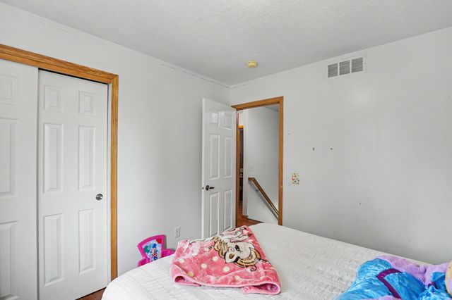 2405 E Luster Lane, Des Moines, IA 50320