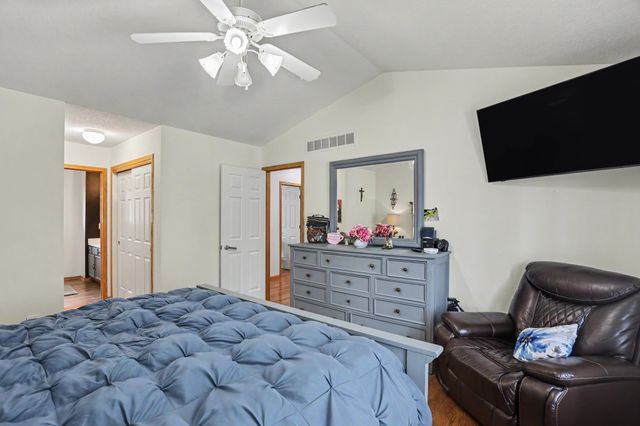2405 E Luster Lane, Des Moines, IA 50320