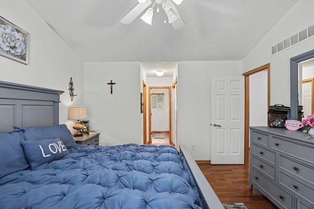 2405 E Luster Lane, Des Moines, IA 50320