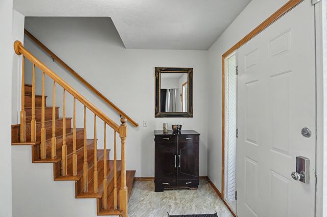 2405 E Luster Lane, Des Moines, IA 50320