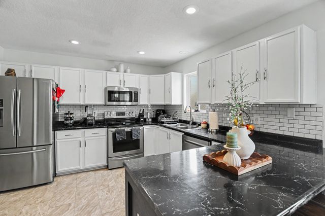 2405 E Luster Lane, Des Moines, IA 50320