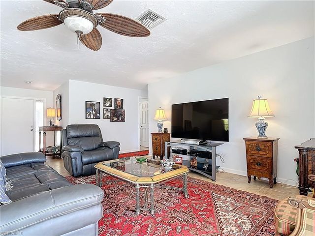 4364 Beechwood Lake DR, Naples, FL 34112