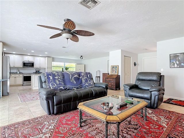 4364 Beechwood Lake DR, Naples, FL 34112