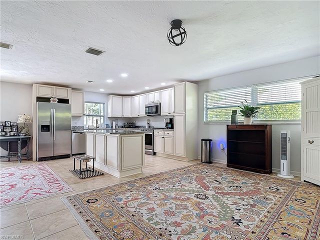 4364 Beechwood Lake DR, Naples, FL 34112