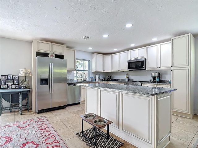 4364 Beechwood Lake DR, Naples, FL 34112