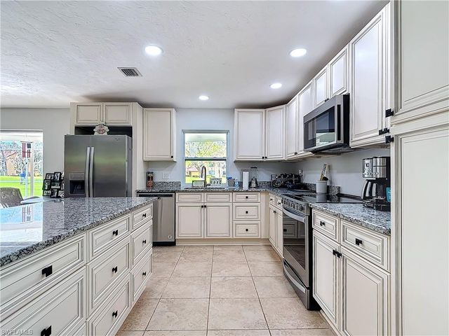 4364 Beechwood Lake DR, Naples, FL 34112