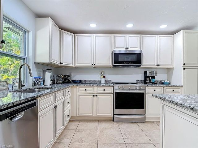 4364 Beechwood Lake DR, Naples, FL 34112