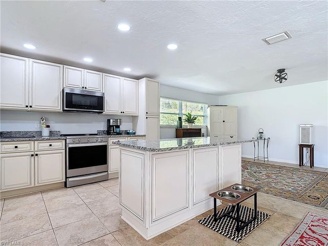 4364 Beechwood Lake DR, Naples, FL 34112