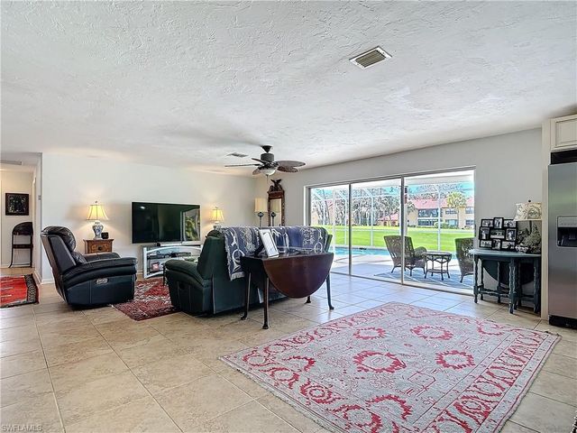4364 Beechwood Lake DR, Naples, FL 34112