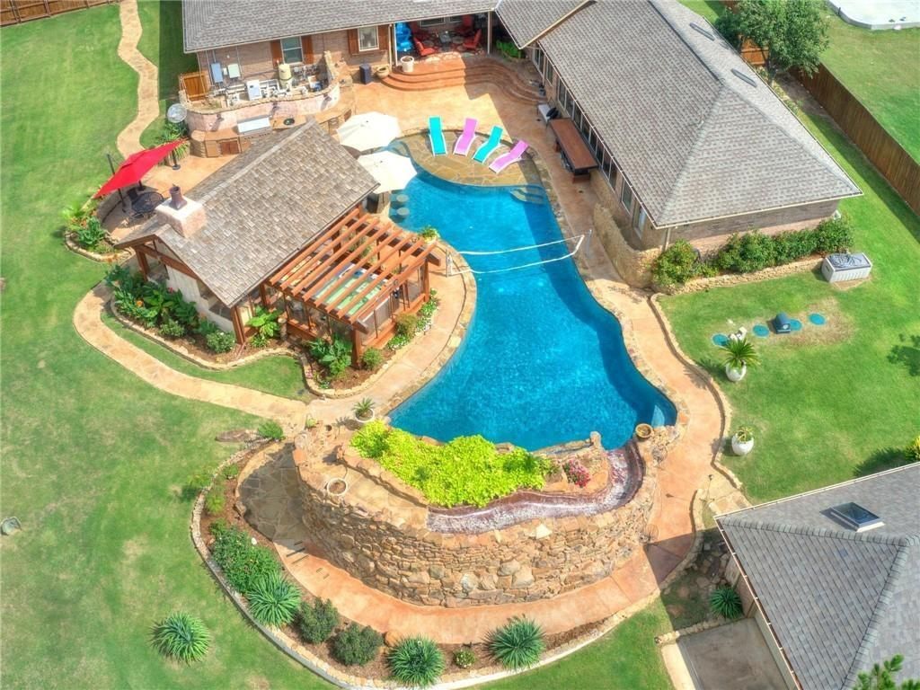 700 SW 45th Street, Moore, OK 73160