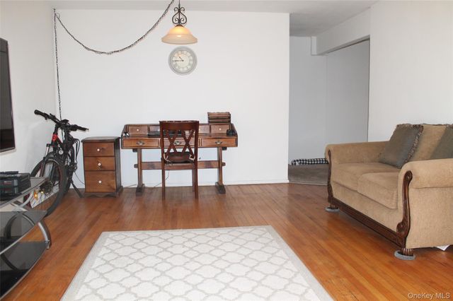 87-30 204 Street APT-A54, Hollis, NY 11423