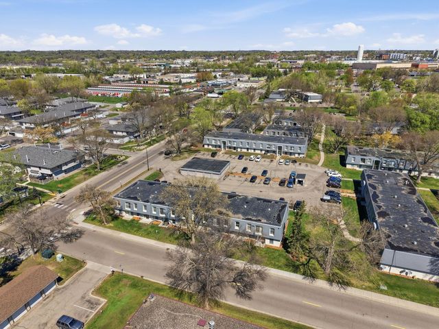 819 11th Avenue S 7, Hopkins, MN 55343