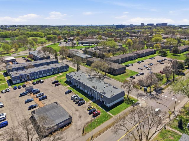 819 11th Avenue S 7, Hopkins, MN 55343