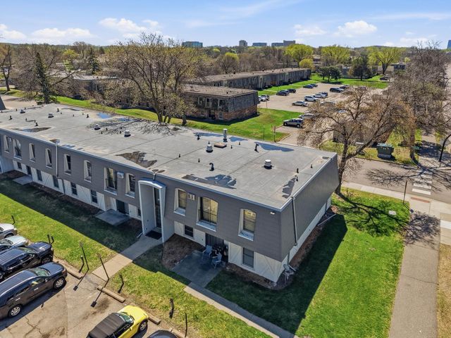 819 11th Avenue S 7, Hopkins, MN 55343