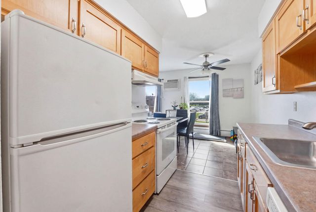 819 11th Avenue S 7, Hopkins, MN 55343