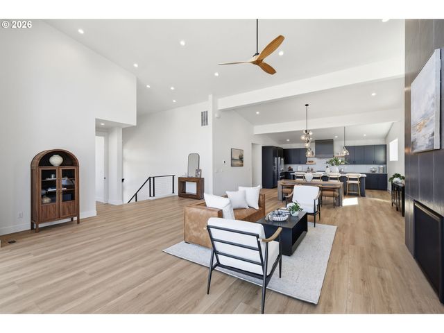 3490 SOUTHVIEW Dr, Eugene, OR 97405