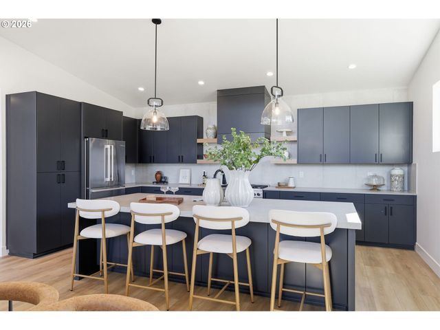 3490 SOUTHVIEW Dr, Eugene, OR 97405