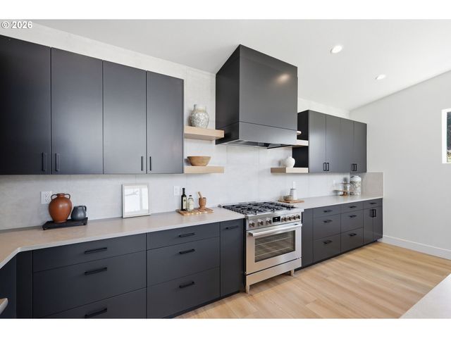 3490 SOUTHVIEW Dr, Eugene, OR 97405