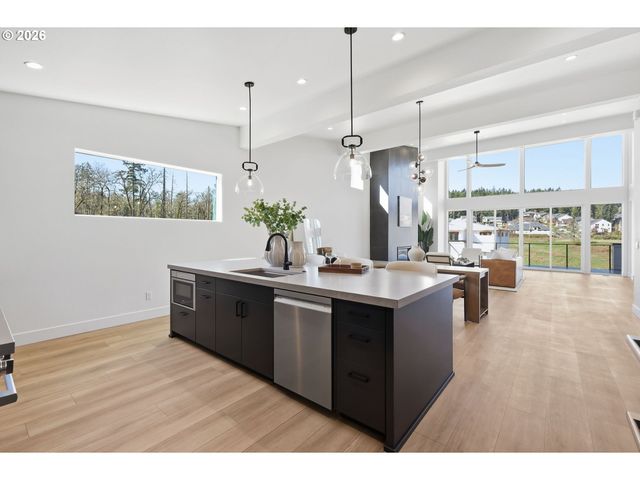 3490 SOUTHVIEW Dr, Eugene, OR 97405