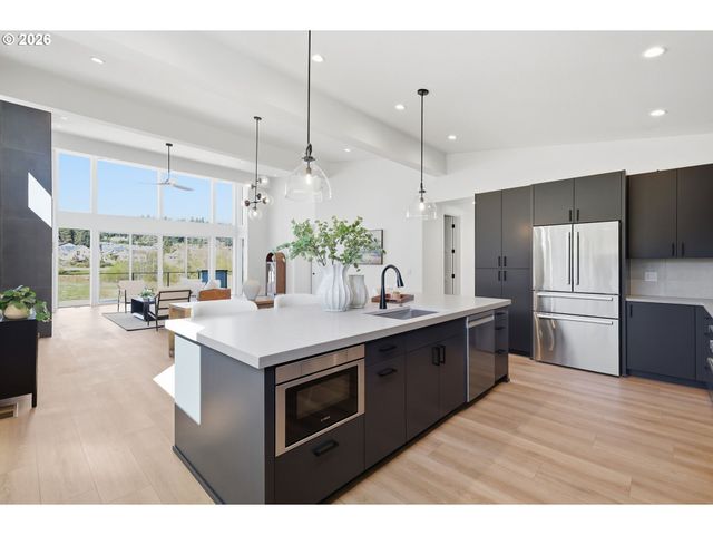 3490 SOUTHVIEW Dr, Eugene, OR 97405