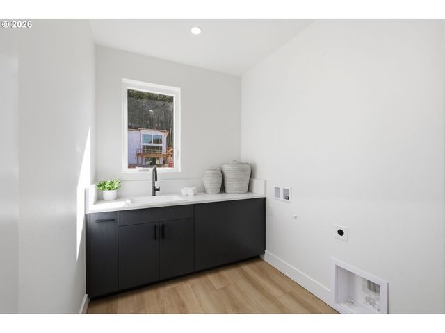 3490 SOUTHVIEW Dr, Eugene, OR 97405