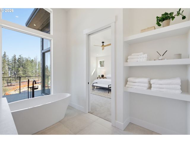 3490 SOUTHVIEW Dr, Eugene, OR 97405