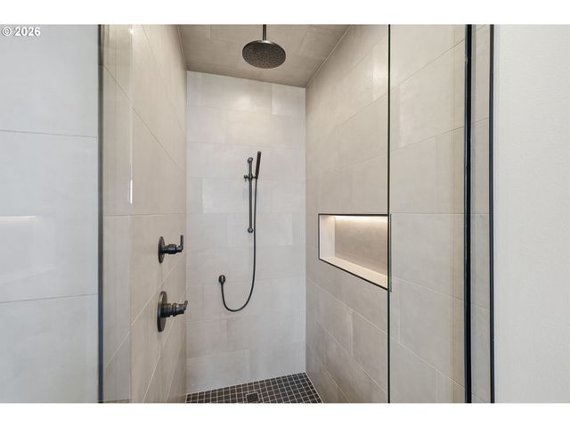 3490 SOUTHVIEW Dr, Eugene, OR 97405