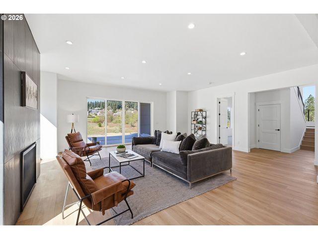 3490 SOUTHVIEW Dr, Eugene, OR 97405