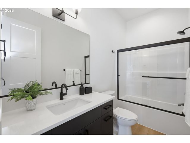 3490 SOUTHVIEW Dr, Eugene, OR 97405