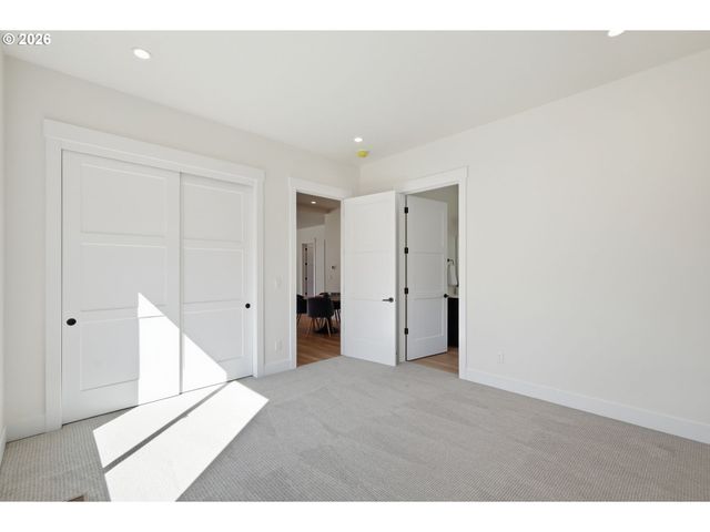 3490 SOUTHVIEW Dr, Eugene, OR 97405