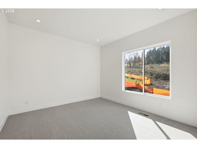 3490 SOUTHVIEW Dr, Eugene, OR 97405