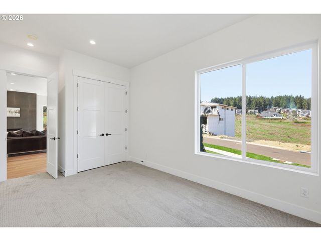 3490 SOUTHVIEW Dr, Eugene, OR 97405