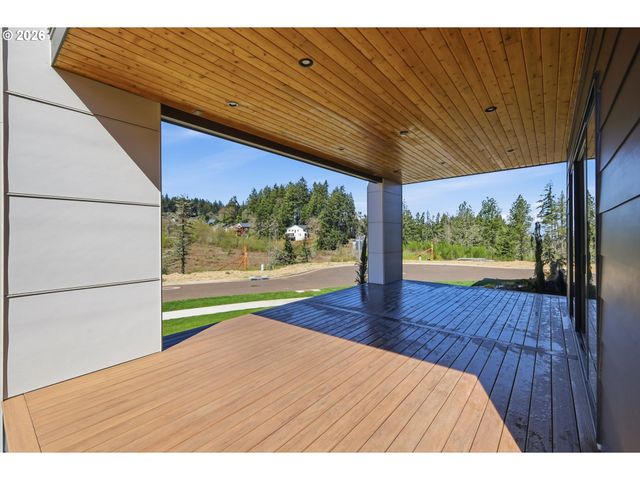 3490 SOUTHVIEW Dr, Eugene, OR 97405