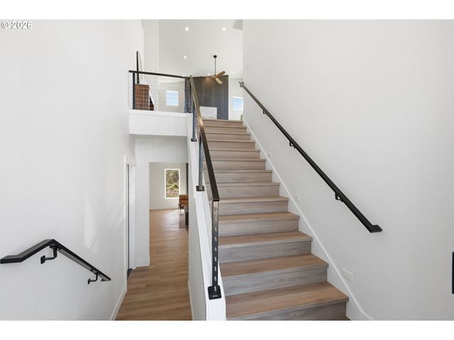 3490 SOUTHVIEW Dr, Eugene, OR 97405