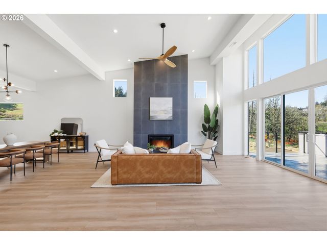 3490 SOUTHVIEW Dr, Eugene, OR 97405