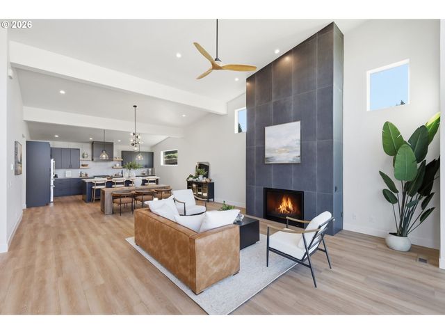 3490 SOUTHVIEW Dr, Eugene, OR 97405