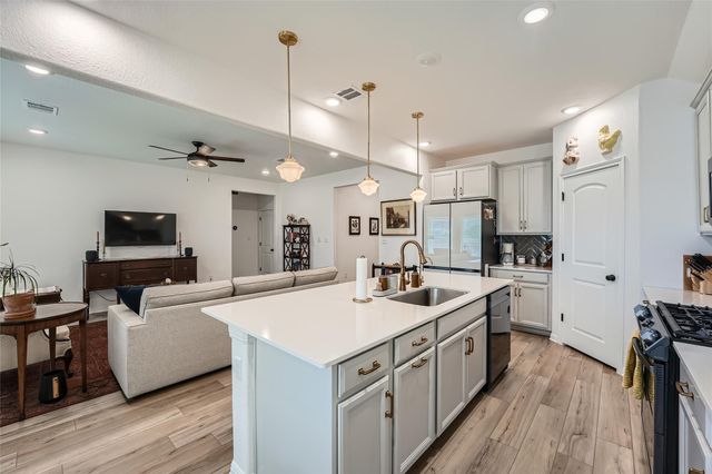 12904 Cerro Castellan TRCE, Manor, TX 78653