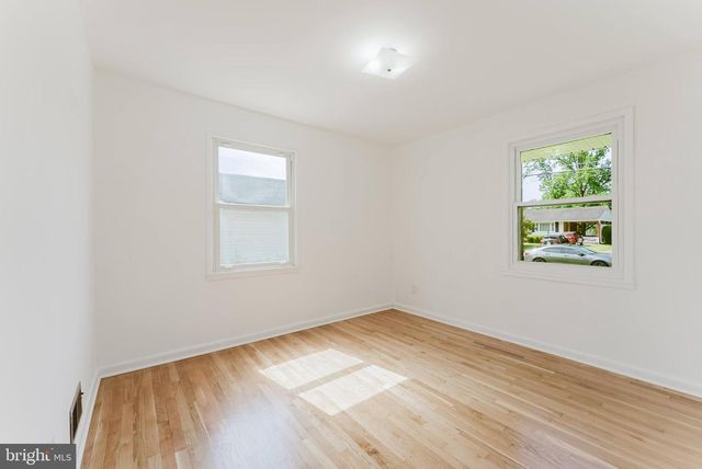 10914 WOODHAVEN DR, Fairfax, VA 22030