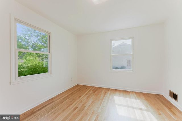 10914 WOODHAVEN DR, Fairfax, VA 22030