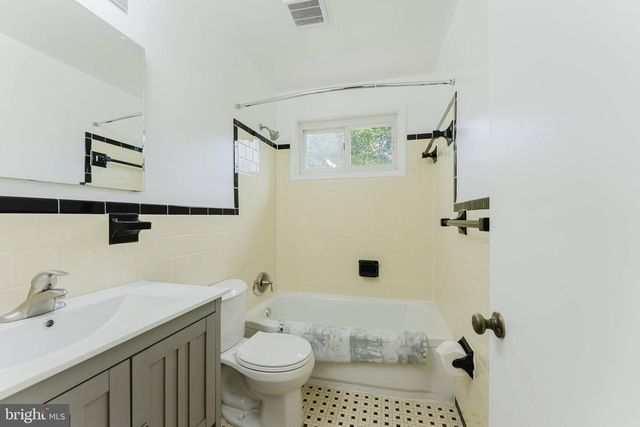 10914 WOODHAVEN DR, Fairfax, VA 22030
