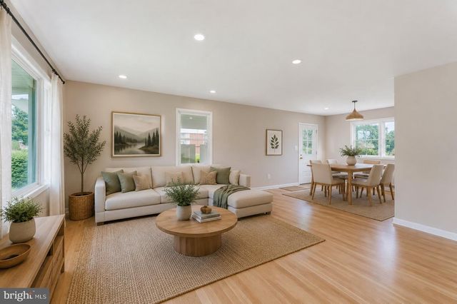 10914 WOODHAVEN DR, Fairfax, VA 22030