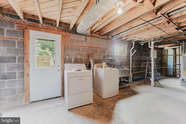 10914 WOODHAVEN DR, Fairfax, VA 22030