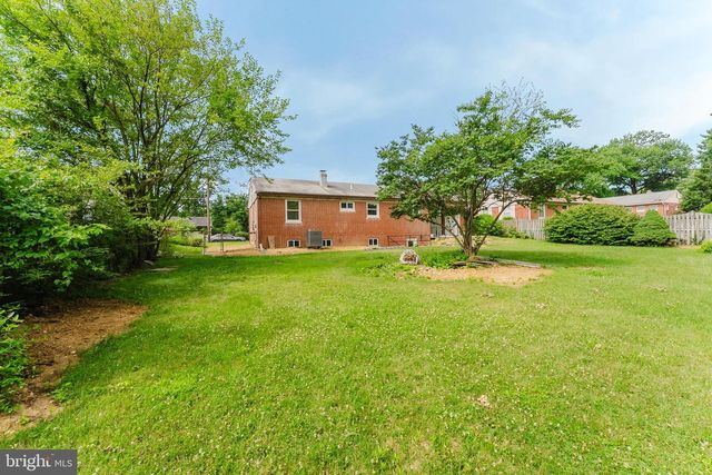 10914 WOODHAVEN DR, Fairfax, VA 22030