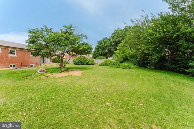 10914 WOODHAVEN DR, Fairfax, VA 22030